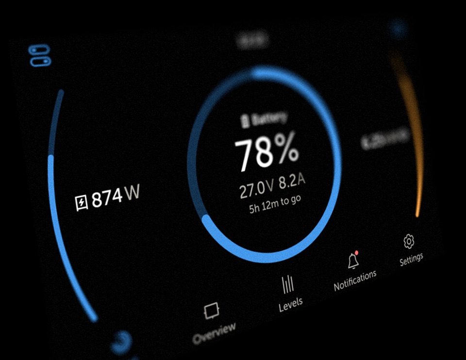 Battery monitor brief screen with circular state-of-charge gauge